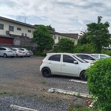 Ferienwohnung โสดาอพาร์ทเม้นท์​ Ban Lam Phak Kut Exterior foto